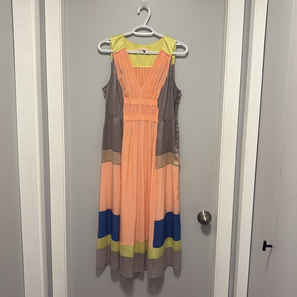 Rebecca Taylor Dresses & Skirts - Rebecca Taylor Size 6 Side Zipper 💯 Silk Gorgeous Designer Dress